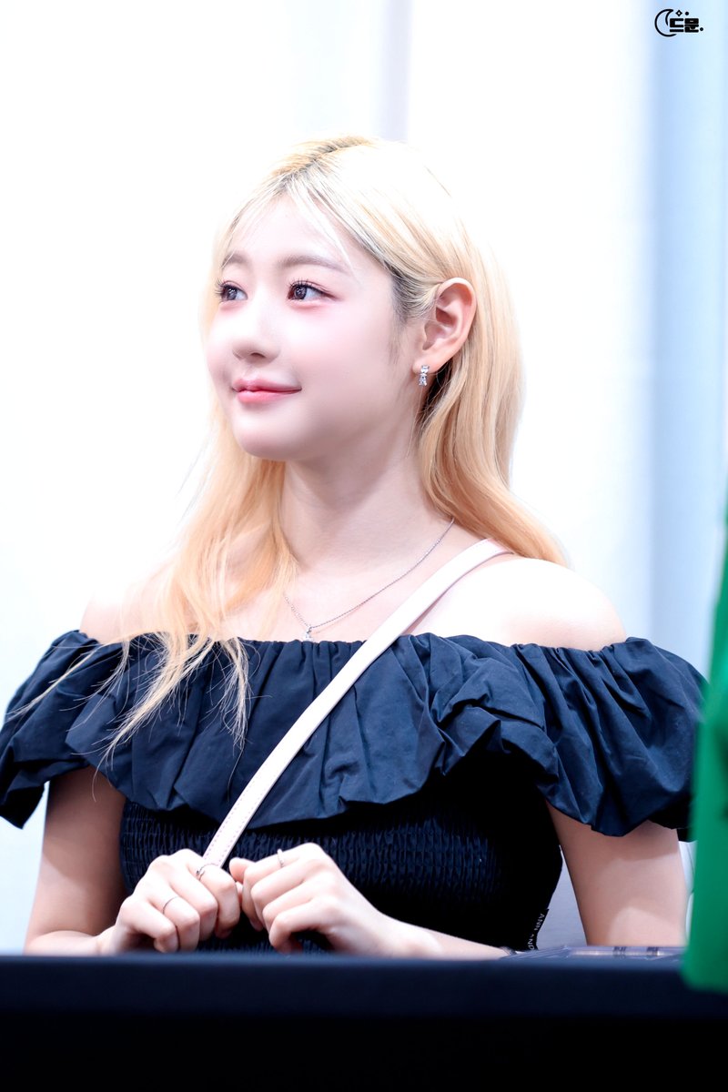 250816 FAN SIGN    

#FIFTYFIFTY #YEWON #피프티피프티 #예원