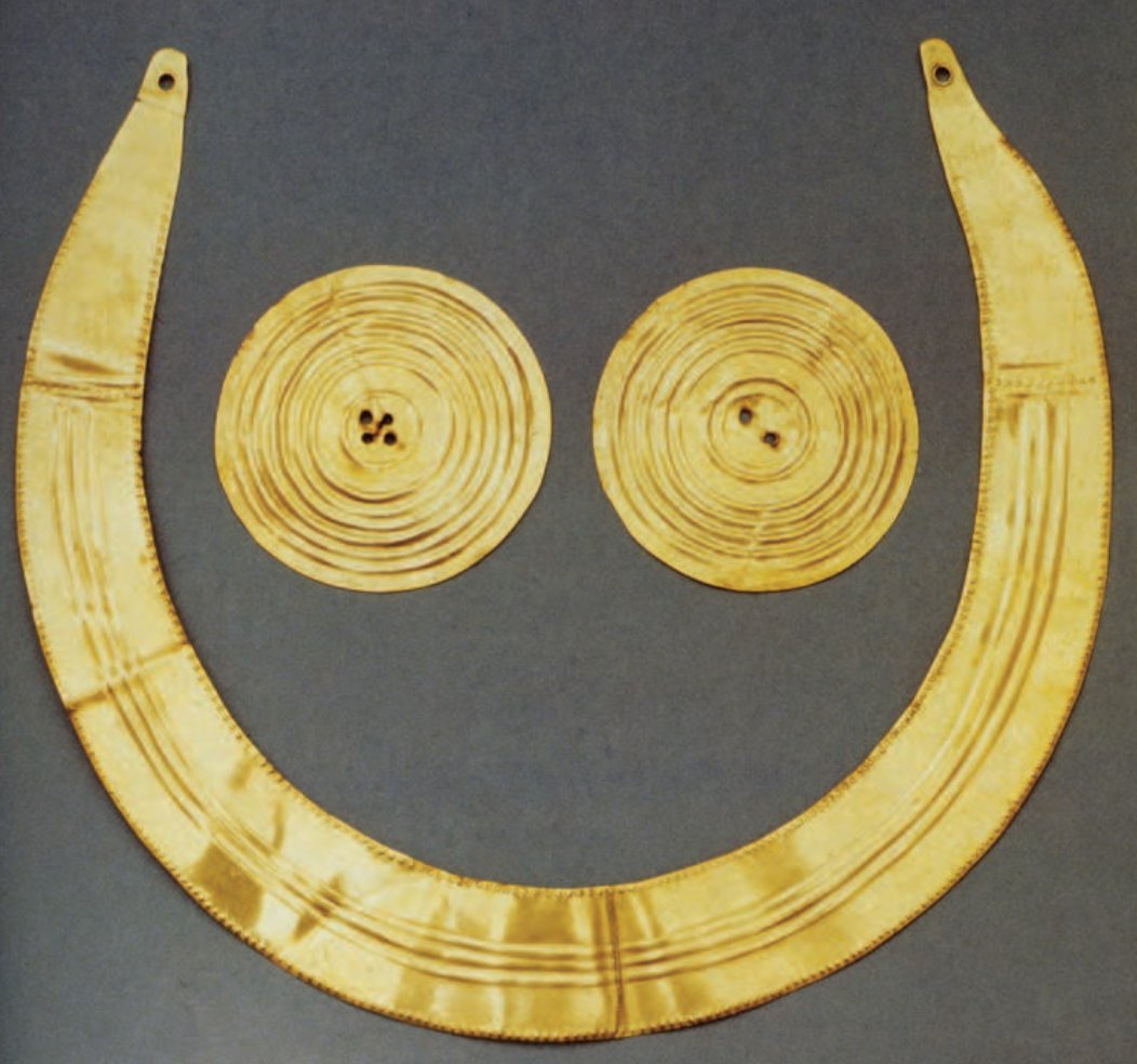 Gold lunula with corresponding solar disks from Cabeceiras de Basto, northern Portugal, ca. 2000 BC.

A unique testimony to Gallaico-Irish connections in the Early Bronze Age — and perhaps to the materiality of the Milesian legend.
