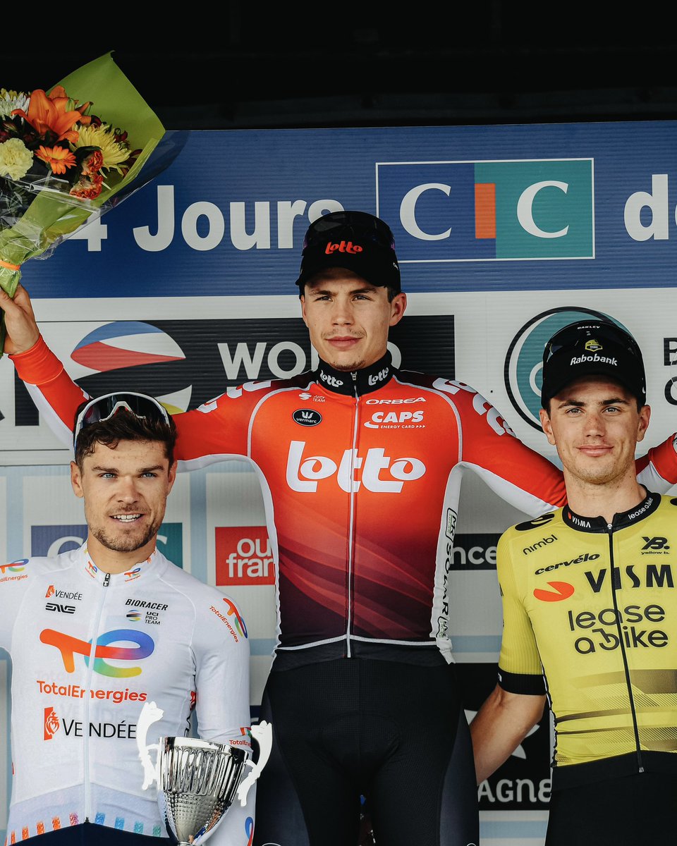 When form meets fire ☄️ Arnaud De Lie adds the Bretagne Classic to his victory list 🥇

Pictures: PhotoNews