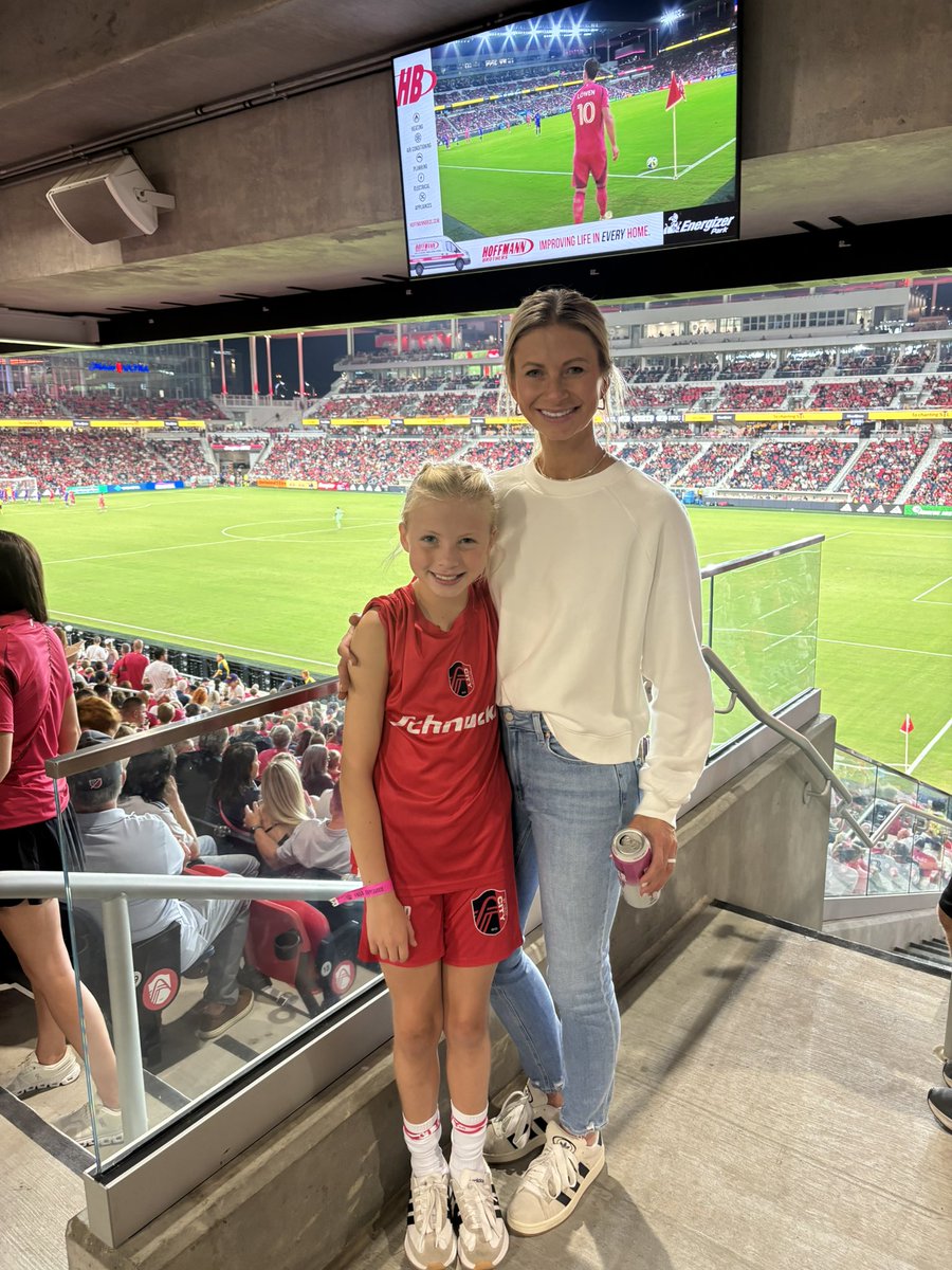 JBacksmeyer's tweet image. Pace had the best experience last night at the StL City game! Her team was invited to be player pals and she was paired with Klauss…she was very excited about that! Thanks to STLDA for this great opportunity!
@TimLanfersieck 
@stlCITYsc 
@STLDASoccer 
@BrittBacks