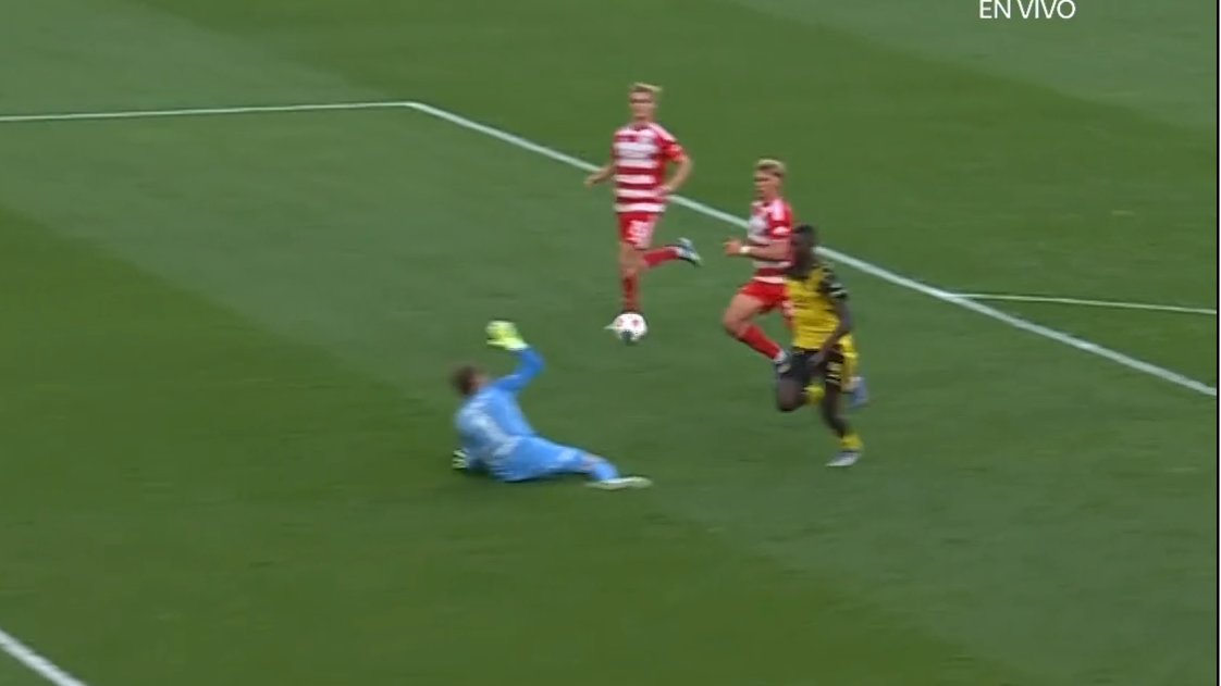 📸 - GUIRASSY WITH A BACK-HEEL IN THE BUILD UP AND A CHIP TO FINISH — PURE CLASS!