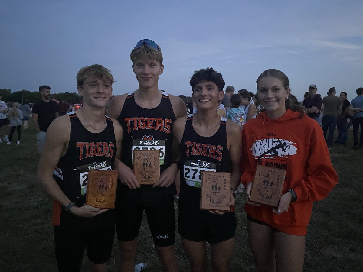 IVC Invite Results: Boys’ Team Varsity 3rd <a href="/EricPincock/">Eric Pincock</a> 3rd, P. Stolz 4th, L. Thomas 8th.  A. Dickinson 1st in Varsity Girls.  Close race with Elmwood &amp; IVC in team scores. <a href="/ib327athletics/">IB 327 Athletics</a> <a href="/hoijim/">Jim Mattson</a> <a href="/KurtPegler/">Kurt Pegler</a> <a href="/pjstarsports/">Journal Star Sports</a> <a href="/ClutchSportsIL/">Clutch Sports Media</a> #ibtigerpride