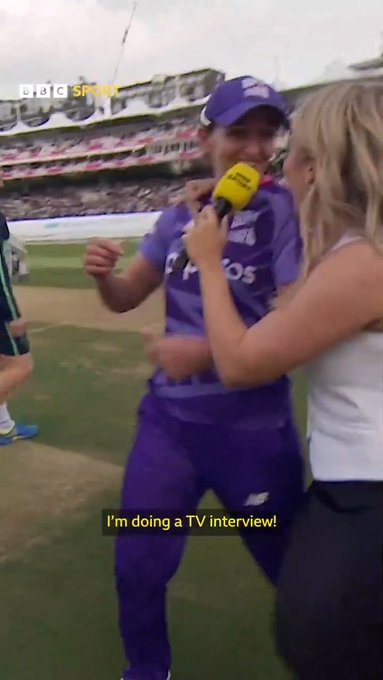 Alex Hartley interviewing Kate Cross after winning The Hundred was as wonderfully chaotic as you'd expect it to be. 💜