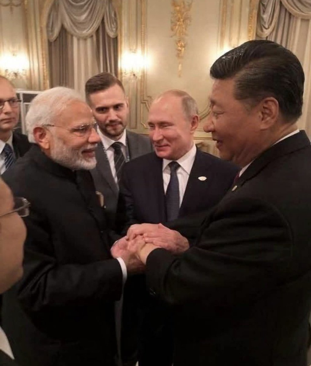Chinese 🇨🇳 &amp; Indian.  🇮🇳 leaderships have agreed to cooperate on security &amp; economic matters in the region, it is resulted of Russian 🇷🇺 President Putin's successful "diplomacy" in restoring friendly relations between two traditional rivals. #Putin
#Modi #Jinping #SCOSummit2025