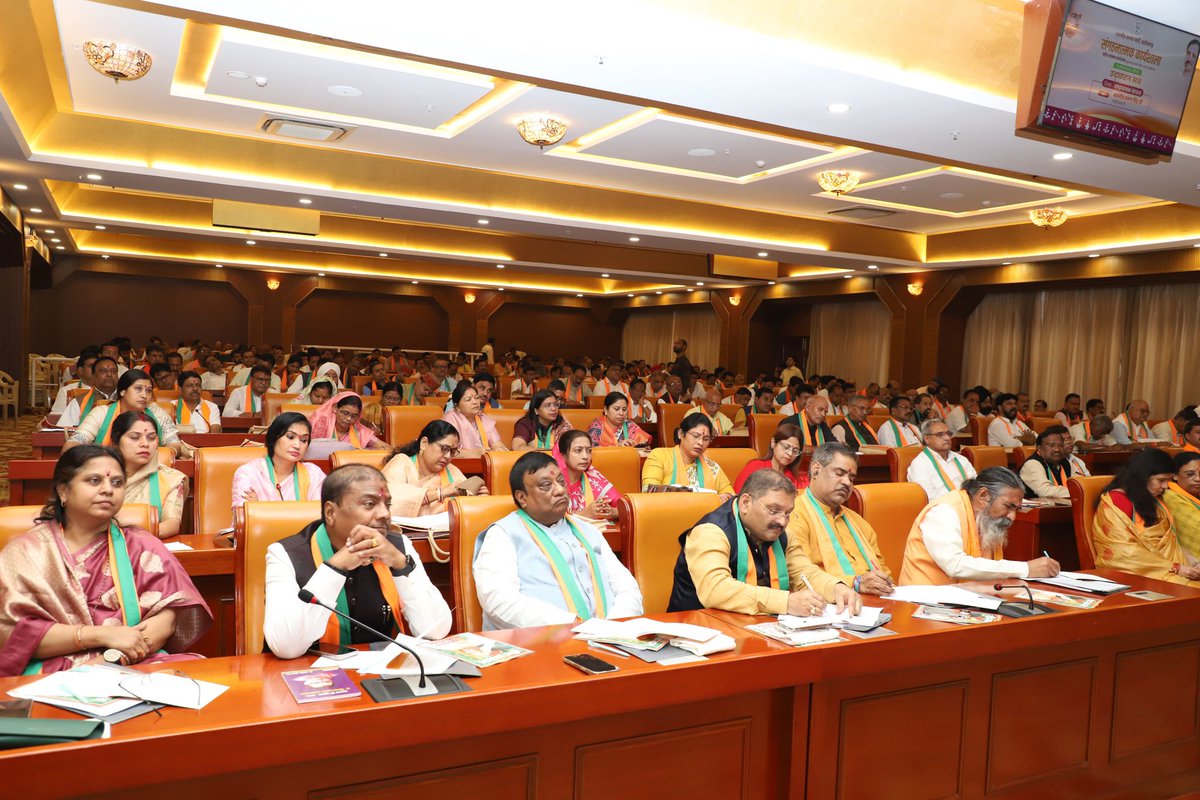 PawanSaiBJP's tweet image. भाजपा प्रदेश कार्यालय,कुशाभाऊ ठाकरे परिसर, रायपुर में आयोजित संगठनात्मक कार्यशाला के द्वितीय सत्र को संबोधित किया।

कार्यशाला में नवनियुक्त पदाधिकारियों को राष्ट्रीय सह संगठन महामंत्री @shivprakashbjp जी एवं राष्ट्रीय महामंत्री @ArunSinghbjp जी का विशेष मार्गदर्शन प्राप्त हुआ ।