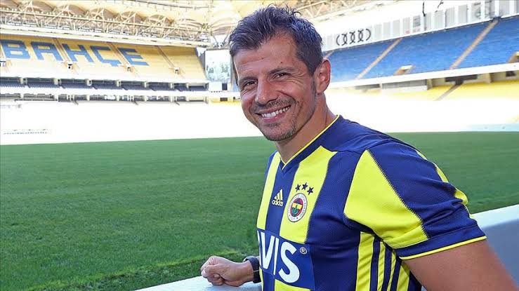 Vettelinsapkasi's tweet photo. @balcanimmm Emre B. yeni hocamız olmalı https://t.co/m8ReqpyA0g