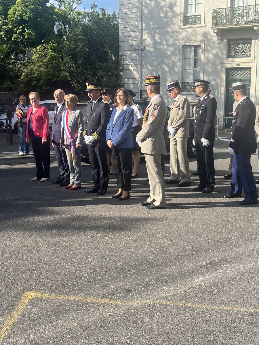 josypoueyto's tweet image. Aujourd’hui 81ème anniversaire de la Libération de Pau
Hommage aux employés municipaux au côté de Jean Louis Pères 1er adjt @Ville_Pau ..avec le @Prefet64, le général Laurentin  et le 5ème RHC maître de cérémonie, les anciens combattants au monument aux morts, au cimetière, au…
