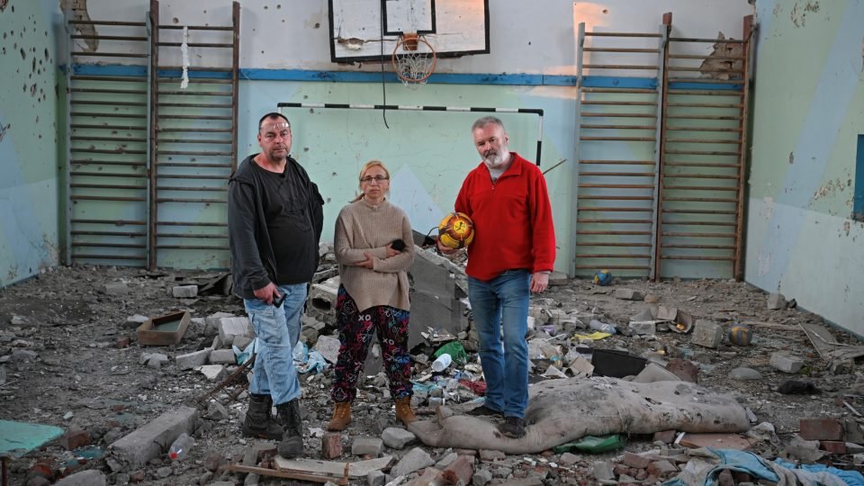 "Čeští "dezoláti" nejsou primárně proruští. Jsou pouze přesvědčeni, že Putin vede válku v jejich zastoupení. Primárně ne proti Ukrajincům. Ale proti tomu, co sami nejvíce nenávidí: tedy proti současnému Západu, reprezentovanému Evropskou unií, jejím liberalismem, otevřeností,