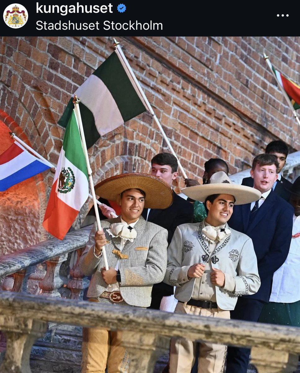 alalday's tweet image. ¡Qué emoción! Los ganadores del Premio Nacional del Agua, Pablo y Máximo se presentaron con estilo en la Alcaldía de Estocolmo, portando sus trajes de mariachi. 
Y la Casa Real de Suecia estuvo al tanto. 
@SRE_mx 
@AguaCapitalOrg