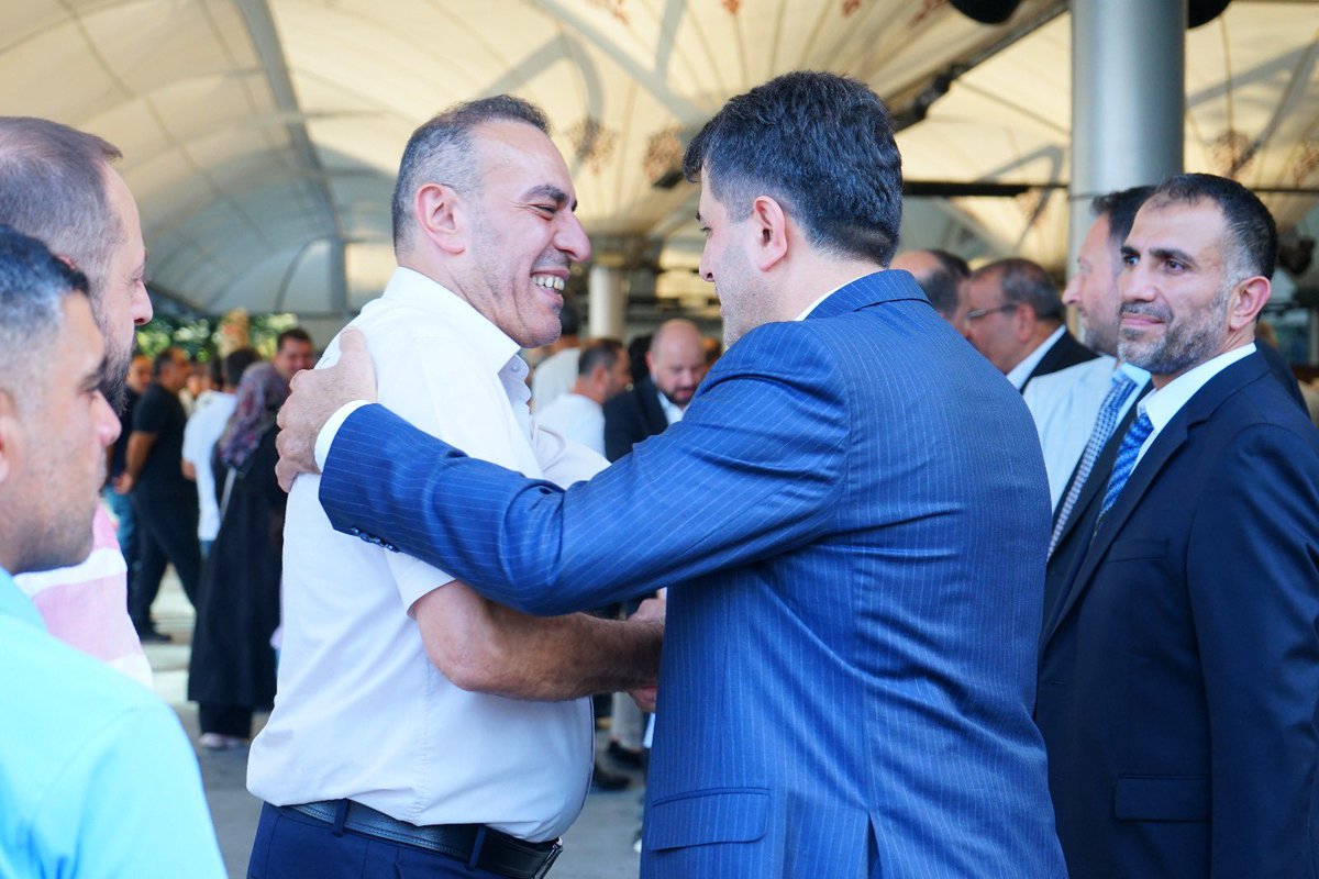 Ailemizin bu en özel gününde bizleri yalnız bırakmayarak teşrif eden kıymetli dostlarımıza ve sevenlerimize; ayrıca arayarak, mesaj göndererek mutluluğumuzu paylaşan herkese gönülden teşekkür ederim.