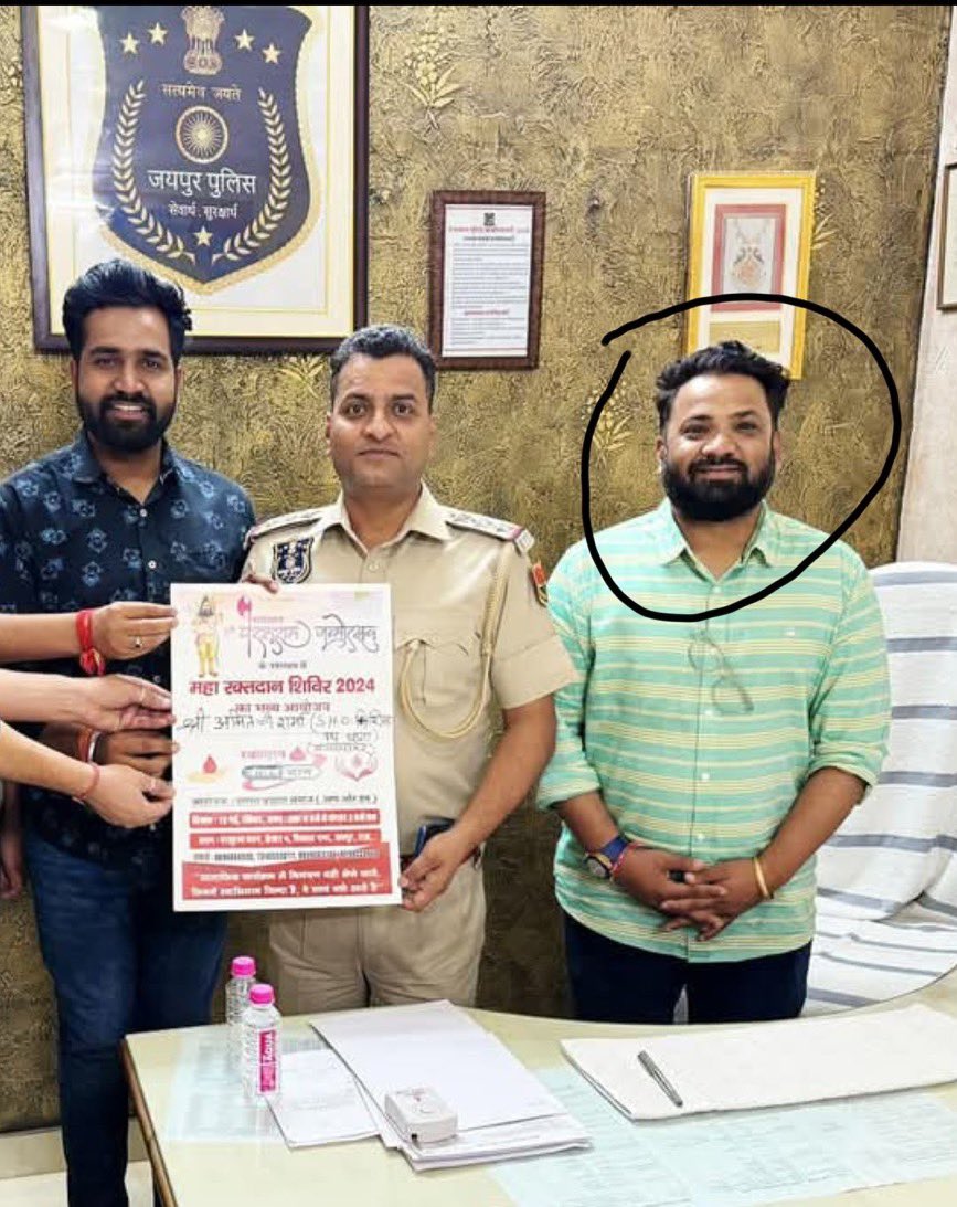 पेपर लीक गैंग का आरोपी धीरज शर्मा (कांग्रेस नेत्री मंजू शर्मा का बेटा) — 
SOG में नामजद होने के बाद भी मेहरबानी से सुरक्षित, बड़े पुलिस अफसरों से खुलेआम मुलाकात!
<a href="/hanumanbeniwal/">HANUMAN BENIWAL</a>