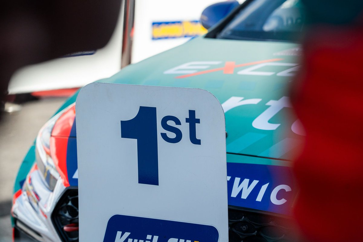 TomChilton_'s tweet image. From pole position to P1, and moving up 9 places in Race 3 - I couldn’t be happier with how the weekend went! 🏆 Huge thanks to the team for all their hard work. Silverstone, let’s do this! 👊

#BTCC #EXCELR8 #TeamVERTU #birchgatwick @VertuMotors @Excelr8M