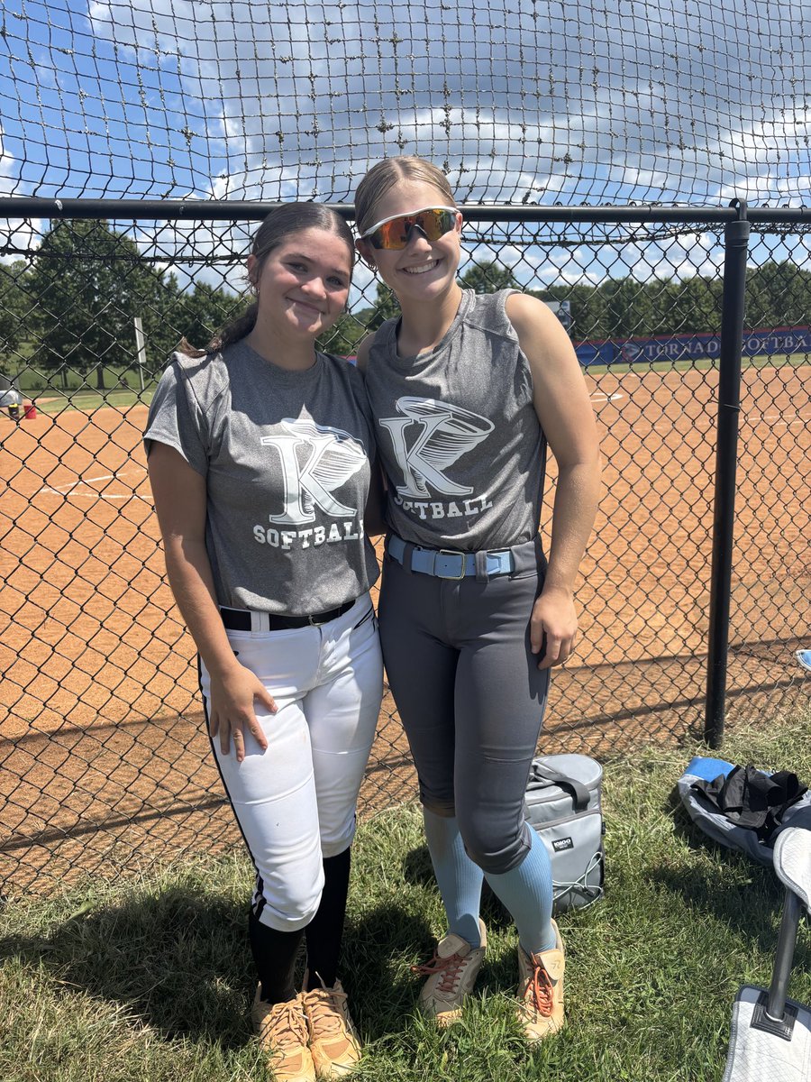 2028Laymance's tweet image. Had a great time at @KingU_Softball yesterday! Thank you to @CoachZRobbins and @kyleighmpayne for hosting an amazing camp! Also glad I got to see an old teammate and friend! 🥎🩵🧡
#hUmanfirst 

@ExtraInningSB @SoftballDown @CoastRecruits @SoftbalAmerica @PrepSoftball @prepxtra