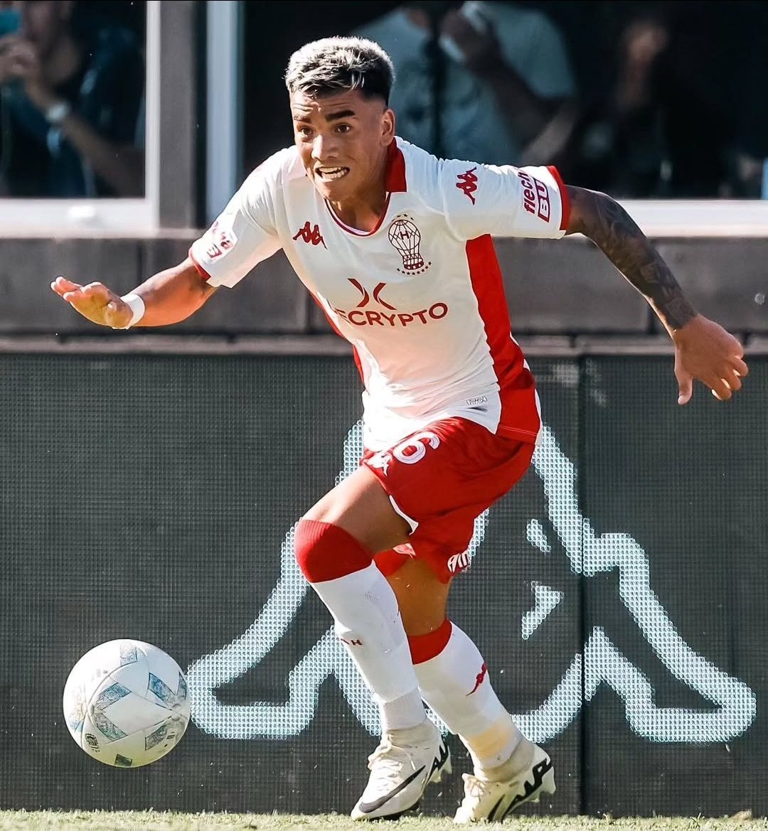 #Huracán le puedo a caer a Gimenez, a Tissera como están haciendo todos, pero prefiero caerle a este MUERTO, todavía no entiendo como hay gente que dice que esta jugando BIEN, no tiene absolutamente NADA bueno, no aporta nada, es como jugar con 10, BASTA DE CABRAL