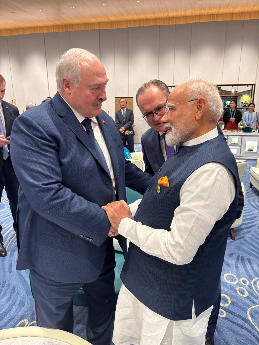 MrSinha_'s tweet image. This Pic will trouble Trump administration the most..