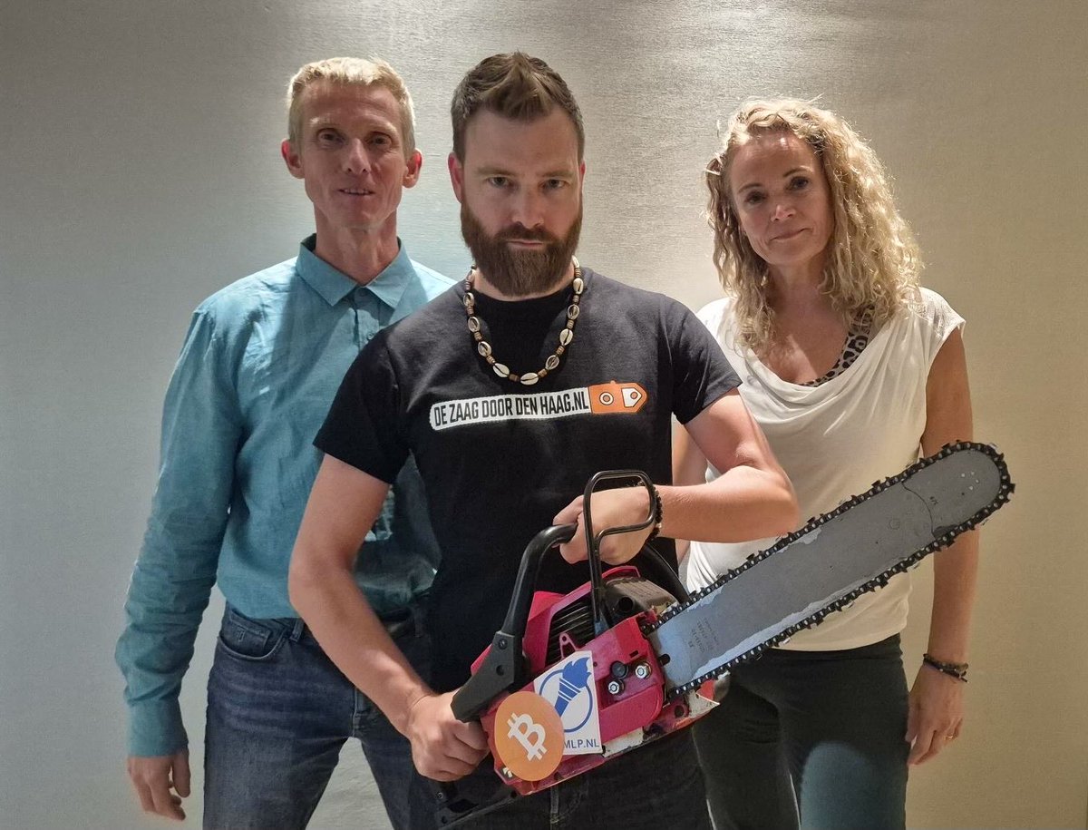 Eervol mag ik opnieuw plek #1 vertegenwoordigen voor de Libertaire Partij.

Maar nog trotser dan op mijn eigen positie ben ik op de rest van onze lijst. Stuk voor stuk zijn het helden die hun persoonlijke leven op het spel zetten om corruptie en duistere belangen bloot te leggen.