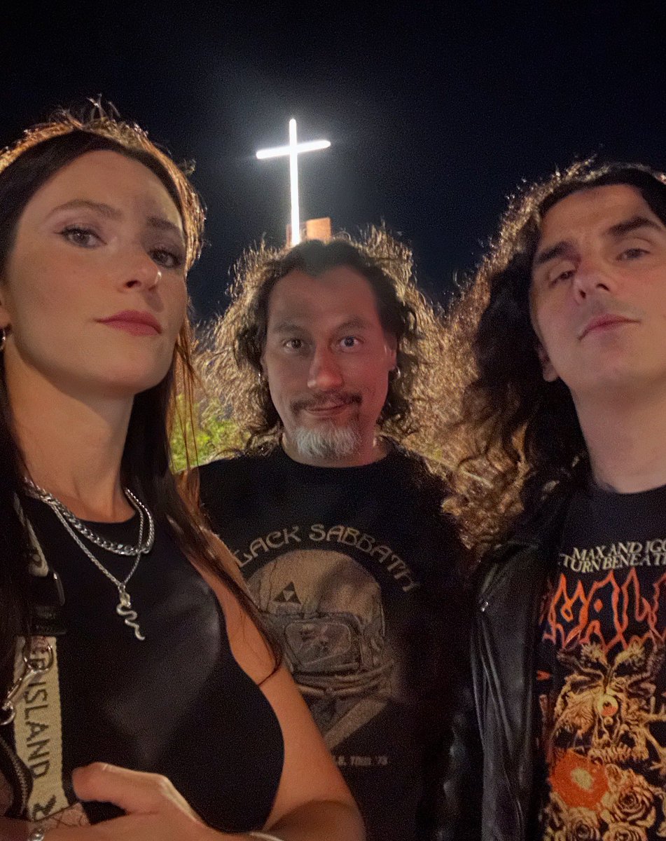 In case you’re wondering what do we do in our free time… we go to see other band’s live shows!!! 🤘🏼

This weekend we had the chance to enjoy 2 amazing bands here in our city: 

Our friends in <a href="/ancientsettlers/">Ancient Settlers</a> &amp; the mighty IGNEA! 

BLOODHUNTER.NET/TOUR