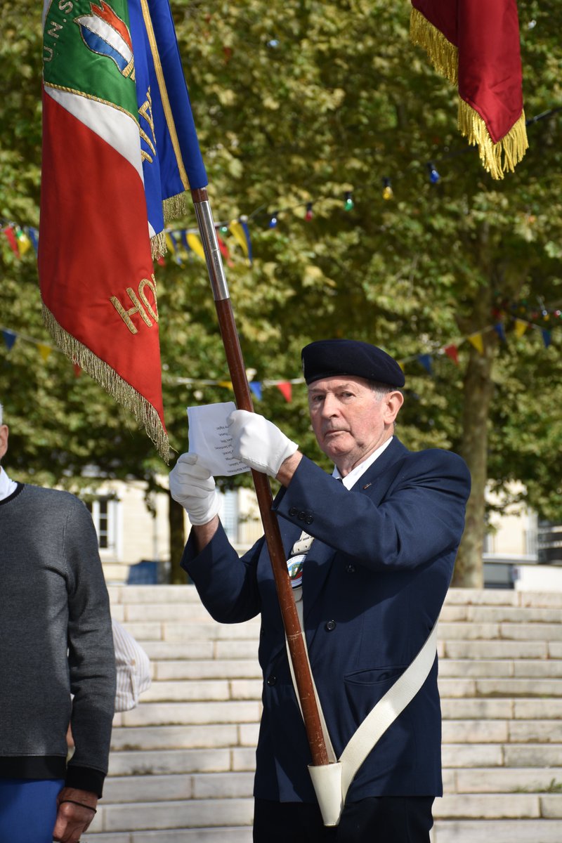 Pontoise a commémoré le 81ème anniversaire de sa libération. Nous avons pu honorer les 17 membres du groupe Chabanne  pionnier de la résistance pontoisienne. Saluons le courage de ces jeunes qui se sont battus pour notre liberté d'aujourd'hui. Ils sont à jamais dans nos mémoires.