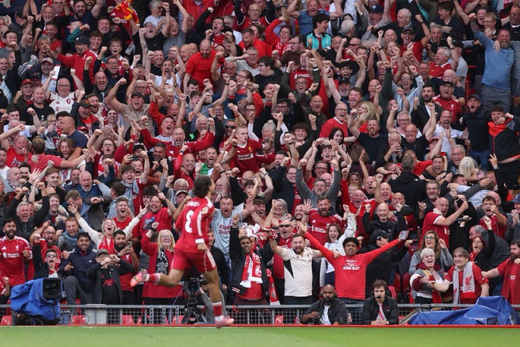 i_NSR's tweet photo. نهاية المباراة : ليفربول 1 — 0 أرسنال 

سيبقى أرسنال صغير أمام ليفربول مهما دار الزمن

خلقوا منافسة وهمية بيننا وبينهم لكي يكبر إسمهم
لكن لا يزال أرسنال بعيد عن ذلك تماماً. 

3 نقاط مهمة جداً .. ألف مبرووووووك ياغالين https://t.co/vNVa7WauV5