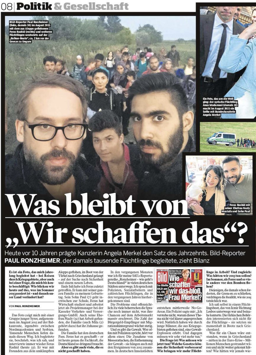 Das Foto zeigt mich mit einer Gruppe junger Syrer, aufgenommen im August 2015 auf der Balkanroute, irgendwo zwischen Nordmazedonien und Serbien. Tausende Menschen liefen damals diesen Weg. Ich begleitete sie, beschrieb, was ich sah, und interviewte immer wieder Feras Rashid