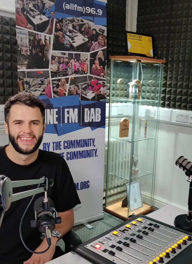 Lewis Main (@lewismain_radio) on Twitter photo Back on the wireless if you wanna clear away the Sunday blues (3 games 3 defeats yada yada yada) #MainNewMix
On air till 7: blood-records.co.uk/products/Miles Back on the wireless if you wanna clear away the Sunday blues (3 games 3 defeats yada yada yada) #MainNewMix
On air till 7: blood-records.co.uk/products/Miles