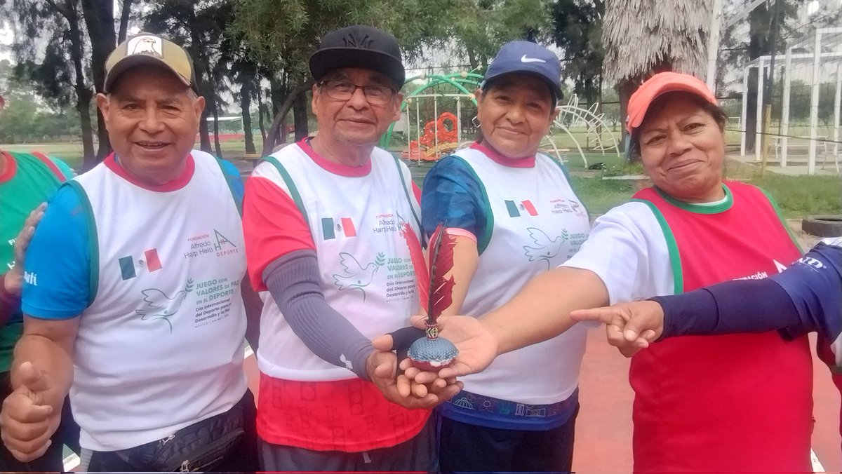 Martin01969019's tweet photo. @FAHHdeporte lleva el Juego de la #Peteca al Deportivo "Santa Martha Acatitla" @Alc_Iztapalapa para promover el rescate de los #JuegosTradicionales y los #JuegosAutoctonos Juego prehispánico originario de Brasil🇧🇷 que fue popular en México 🇲🇽en los 70's. #SemáforoDeportivo🚦 https://t.co/FthsB4SbqJ