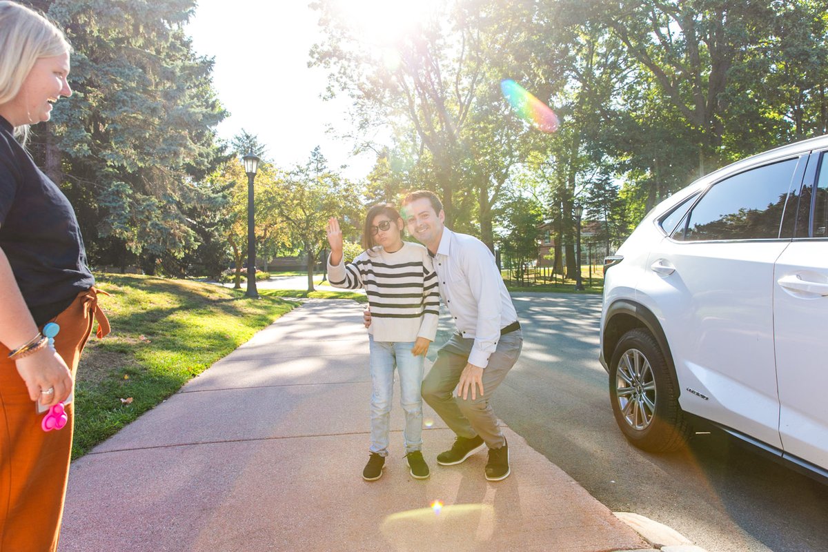 PerkinsVision's tweet image. The countdown is on: just 2 more sleeps until our #FirstDayOfSchool! 💙 While we wait to hear the white canes tapping and Perkins Braillers clacking, here’s a throwback from last year’s big day. ✨📸