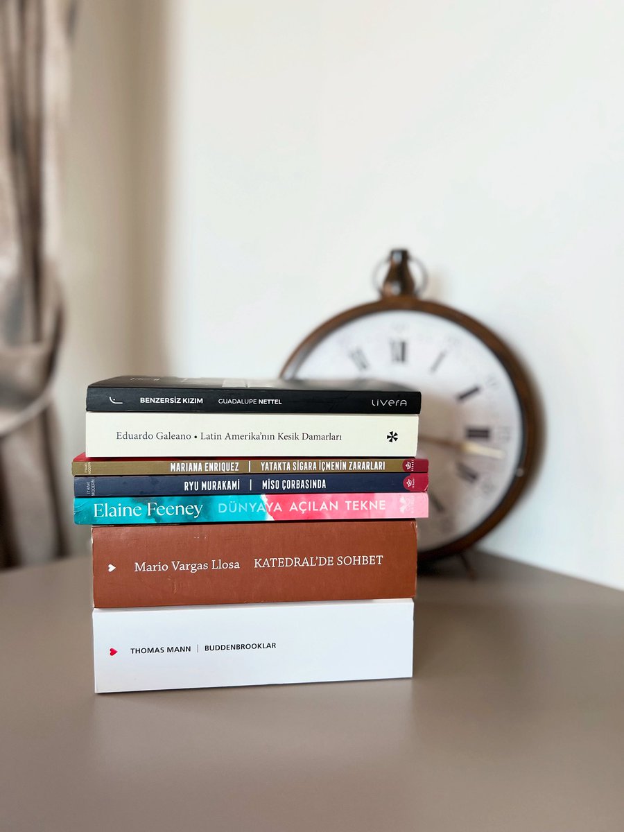 Ağustos ayında nefis kitaplar okudum. Benzersiz Kızım, Dünyaya Açılan Tekne gibi iki Booker Ödüllü kitabın yanında Llosa’nın tarihi kurgusu Katedral’de Sohbet ve Galeano’nun Latin Amerika’nın Kesik Damarları ise iyinin iyisi…