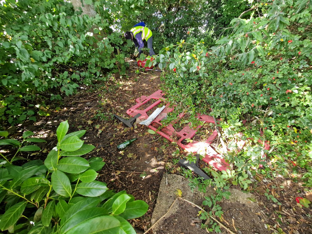 We went all around the Brotherhood roundabout this morning and collected 6 trollies, 16 bags of litter (5 recyclable), a red plastic traffic barrier, a broken window frame, two brand new unopened pillow cases.
Thanks to Pete, Carole, Phillip and Verol.