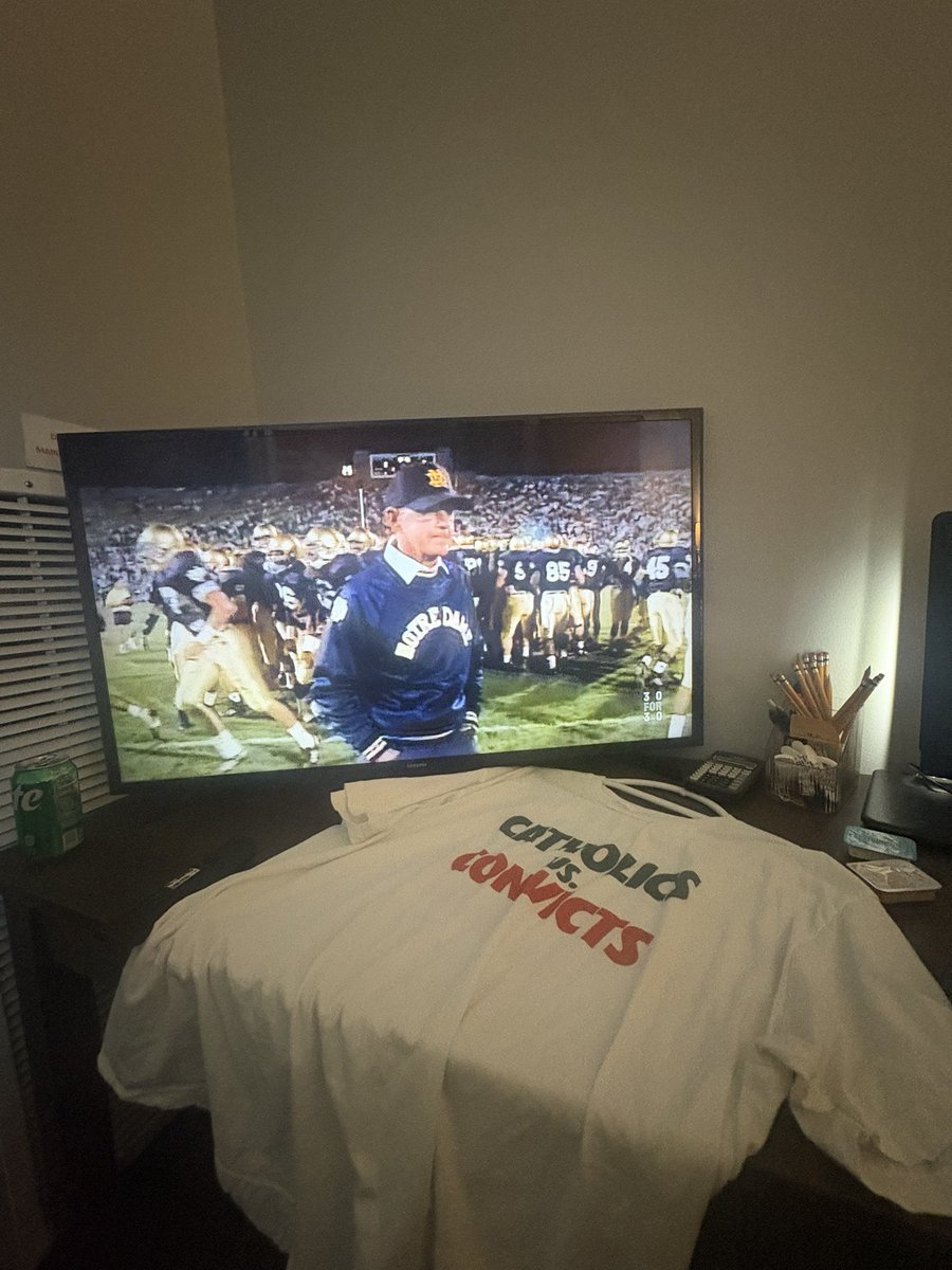 Safe to say it’s a bad day to be a Miami Hurricane. Irish by 10 million FUCK EM #goirish #NotreDame