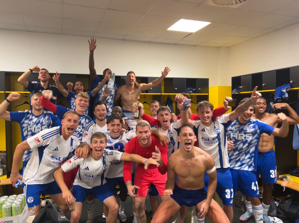 4 journées, 3 victoire, 2nd de 2. Bundesliga.

💙🤍 FC SCHALKE 04 🤍💙