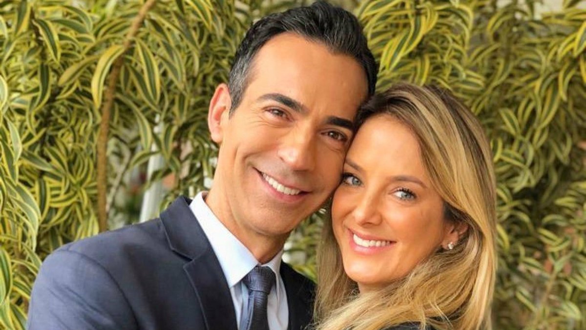 srzd's tweet photo. O jornalista César #Tralli revelou que, após oito anos de casamento com Ticiane Pinheiro, eles mantêm uma única senha de celular. 'Caso precise pegar o celular dela para mandar uma mensagem e vice-versa. Um ajudando o outro o tempo todo'. https://t.co/2W5KXcIlni