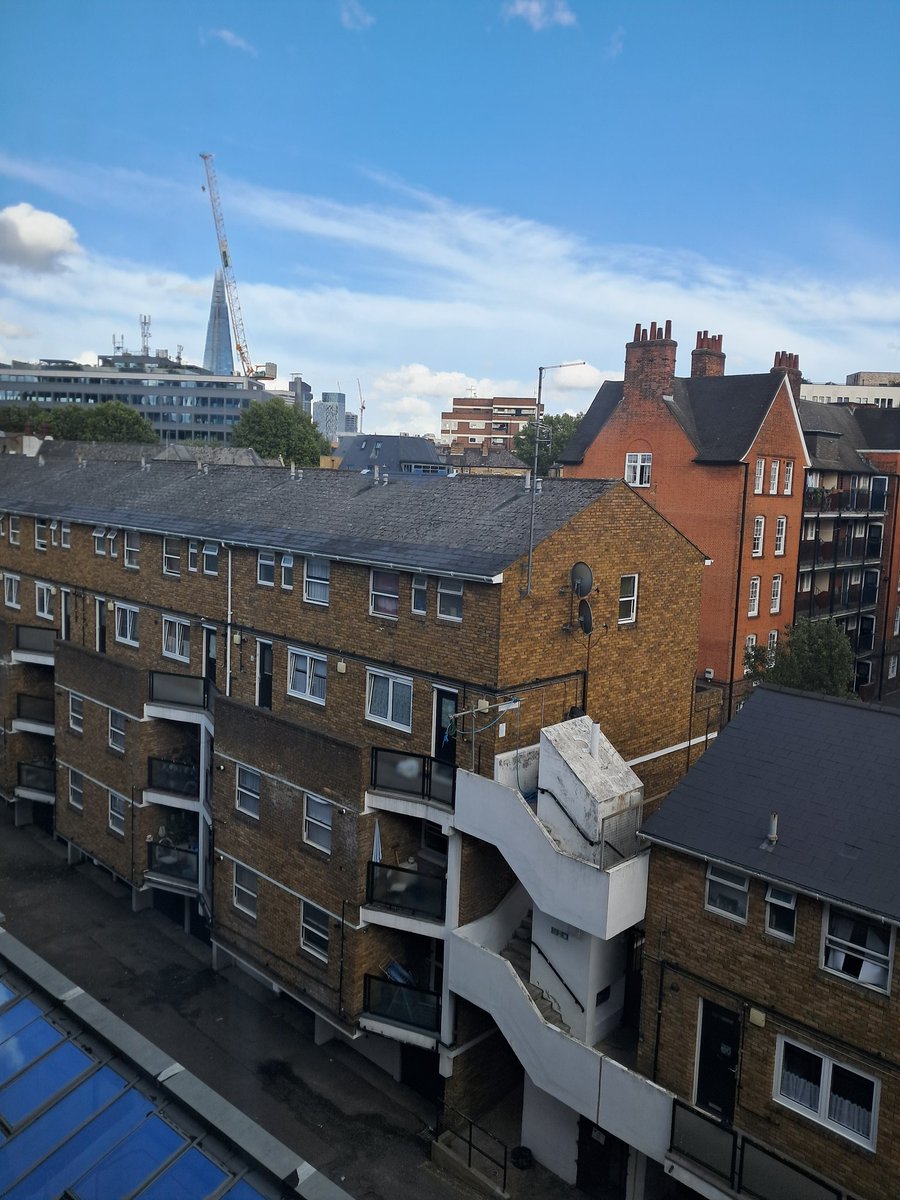 CB_cycles's tweet image. Hello London 👋 
Well, I'm mostly dry after the Honiton deluge, but I've got 2 wet feet I'll have to put up with. Shoes and socks are soaked from the torrential downpour unless I can get them dry with the hotel hairdryer 💦🧦🤔 #bikepacking #cycling #BritishWeather #BikesInHotels