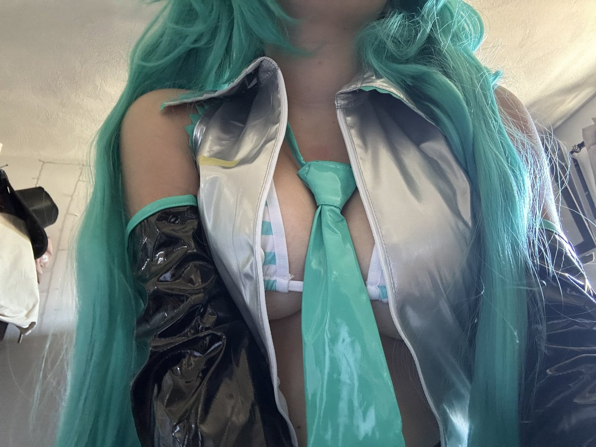 sentmommy's tweet image. it's miku's birthday and she's feeling extra greedy this year- get sending loser