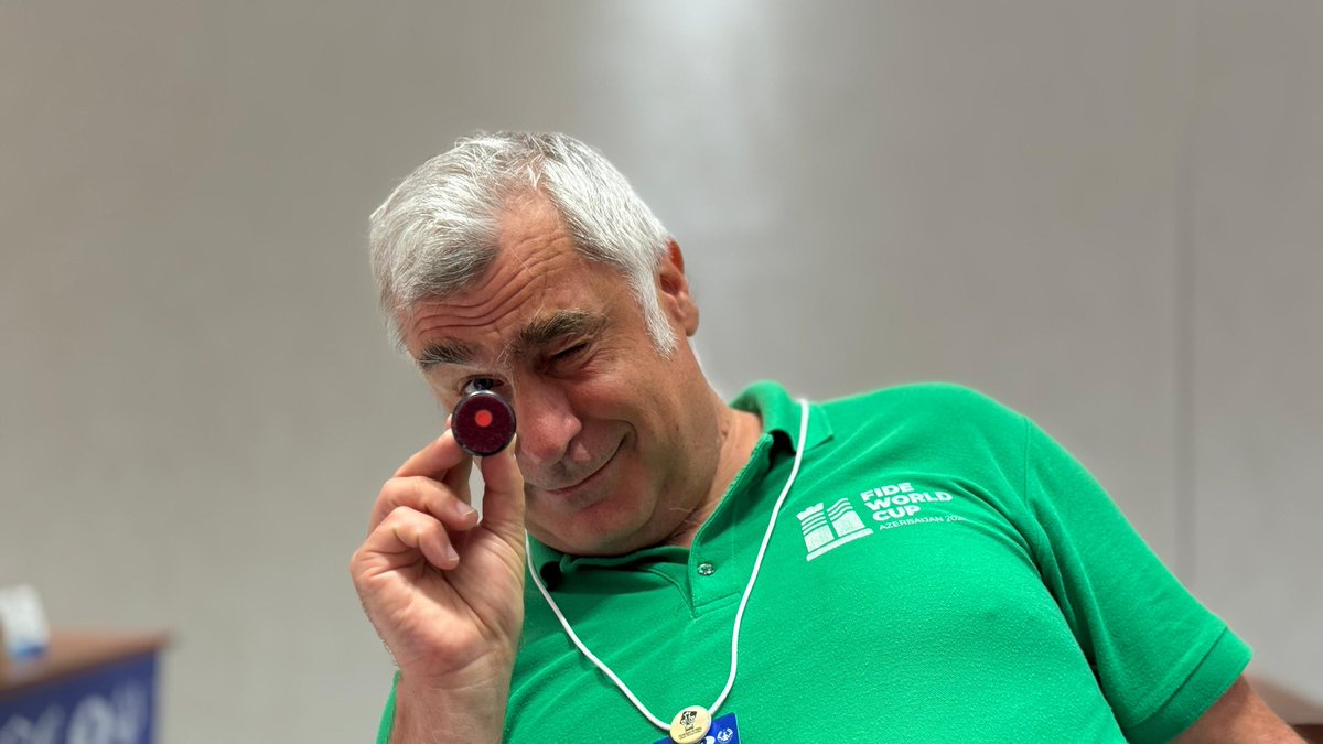 ChessbaseIndia's tweet image. The legend Vasyl Ivanchuk at the Fujairah Global Superstars Chess Championship!

Our very own @adityasurroy21 captured Chucky in a playful mood as he scored a nice win with Black pieces against GM Aram Hakobyan.

#chess #chessbaseindia #ivanchuk #fujairahchess