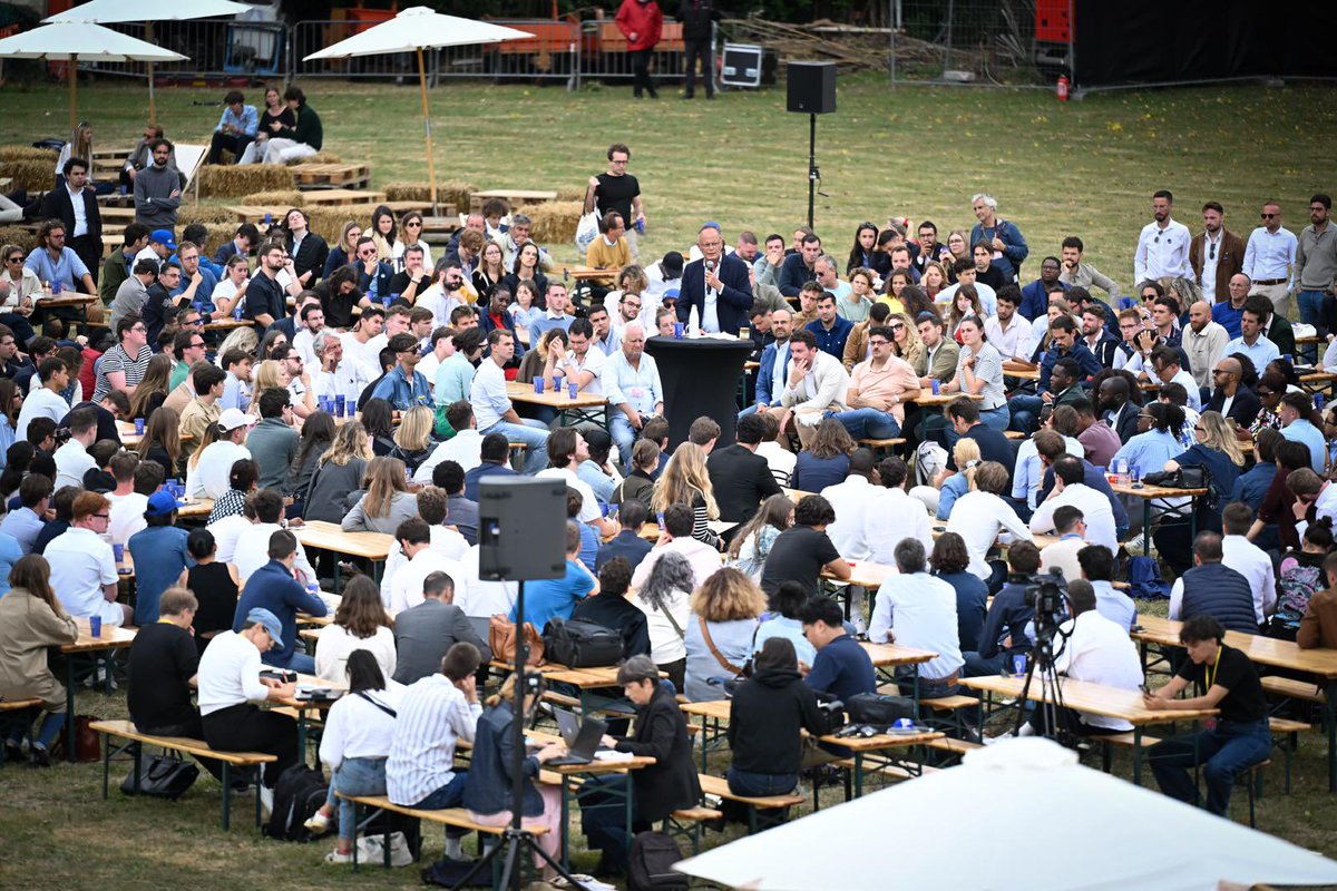 HorizonsJeunes's tweet image. Nous sommes plus de 6 500 jeunes derrière @MarineCazard, mobilisés partout en France.

Chaque jour, nous nous battons pour redonner du sens à la politique, innover dans les idées et faire élire @EPhilippe_LH à la présidence de la République.

La dynamique s’accélère ! #Horidays