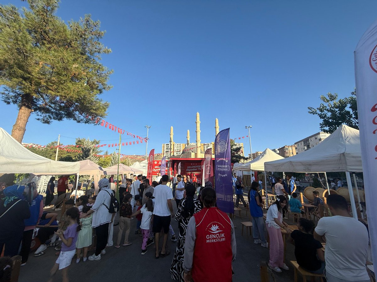 GSB_Mardin's tweet photo. 🎉 Gençlik ve Spor Festivali Coşkusu 🎉

Gençlik ve Spor Bakanlığımızın 81 ilde eş zamanlı düzenlediği Gençlik ve Spor Festivali kapsamında, çocuklarımız ve gençlerimiz için kültürel, sanatsal ve sportif etkinlikler gerçekleştirdik. 🙌

Gençlerimizin ilgi alanlarına hitap eden aktivitelerle dolu dolu ve verimli bir gün geçirdik. 💫

#GSBGençlikFestivali
#gsbhepyanında 

@Mardin_Valiligi 
@BeytullahBirlik