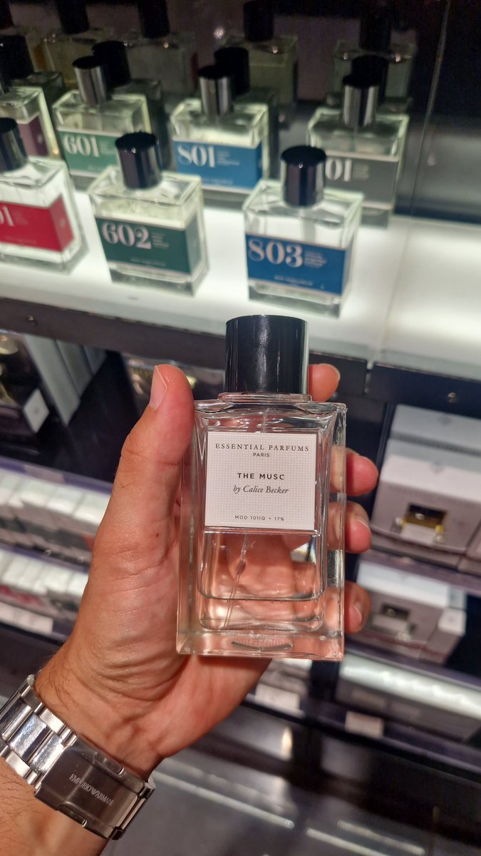 Mettez BEAUCOUP de respect sur cette maison. Prix imbattables, très haute qualité, des thèmes respectés. Je recommande a 200%. 
(Nice Bergamotte 💚)