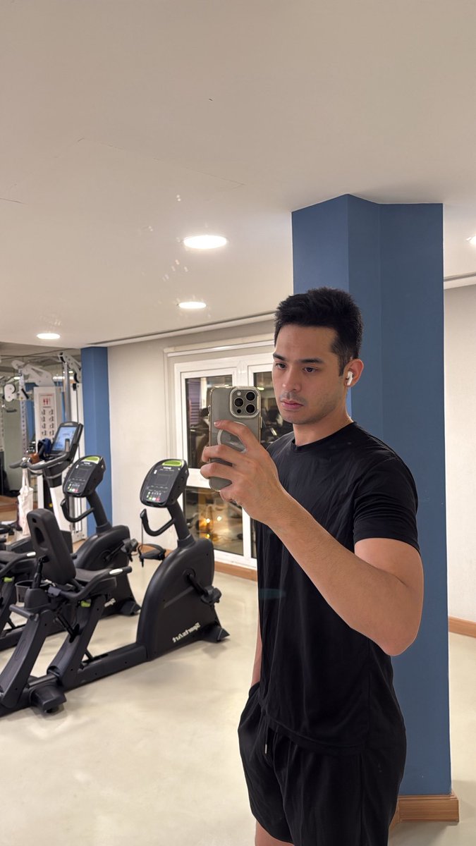 eyjhejhejhay's tweet image. last day of august. finally