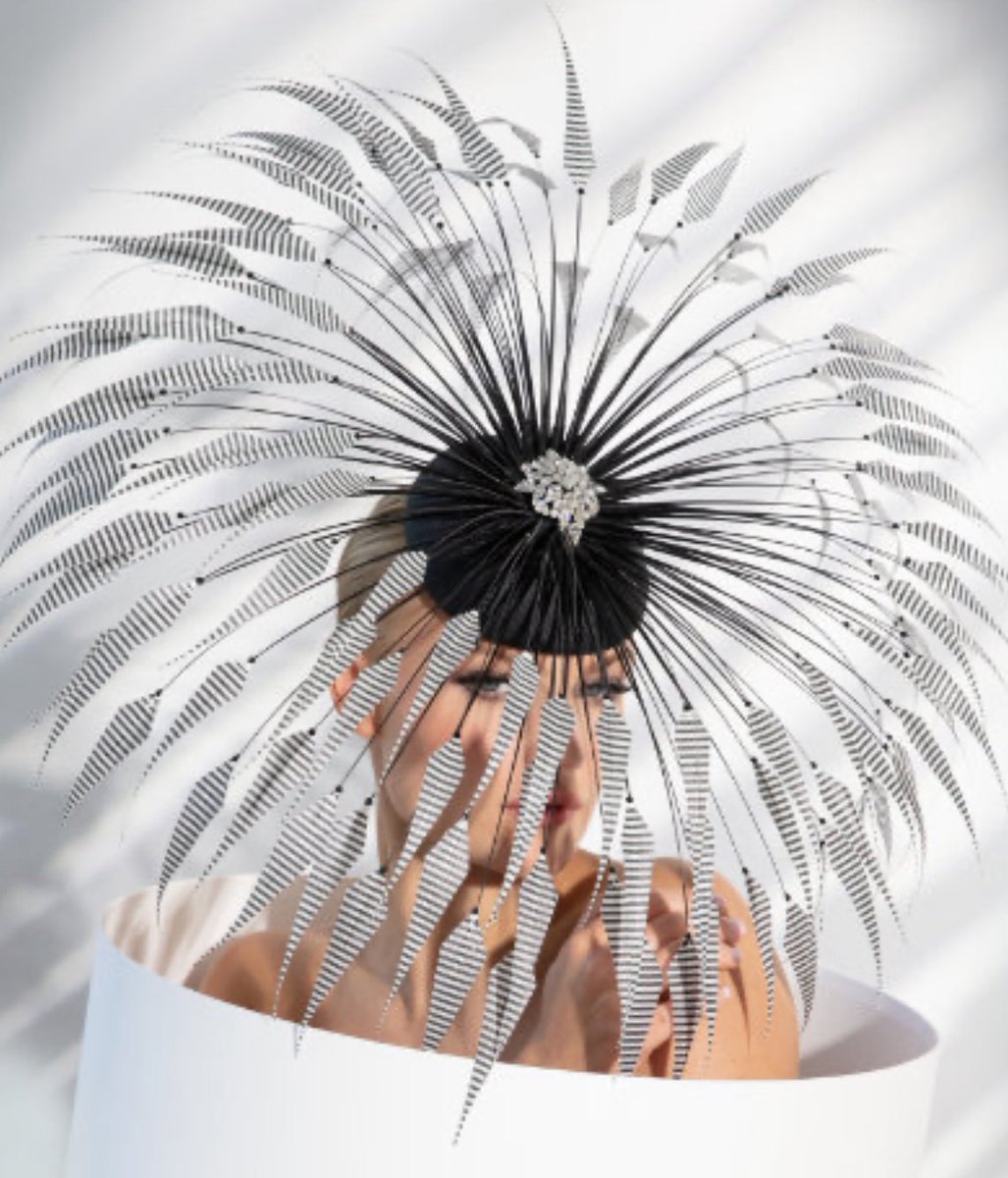 ... I want this #PhilipTreacy hat for the next Kentucky Derby!!  they were closed by the time I passed bye today or that hat would be mine right now!!