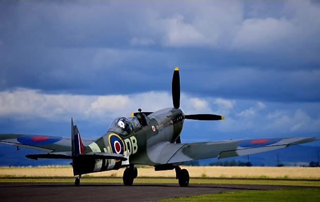 ACSAviation's tweet image. Great to have Spitfires.com at Perth Airport over the past few days. The sound of the Spitfire is truly iconic. Thanks to Airport Manager Ben Greenwood and the ACS Aviation Limited team for making it possible.