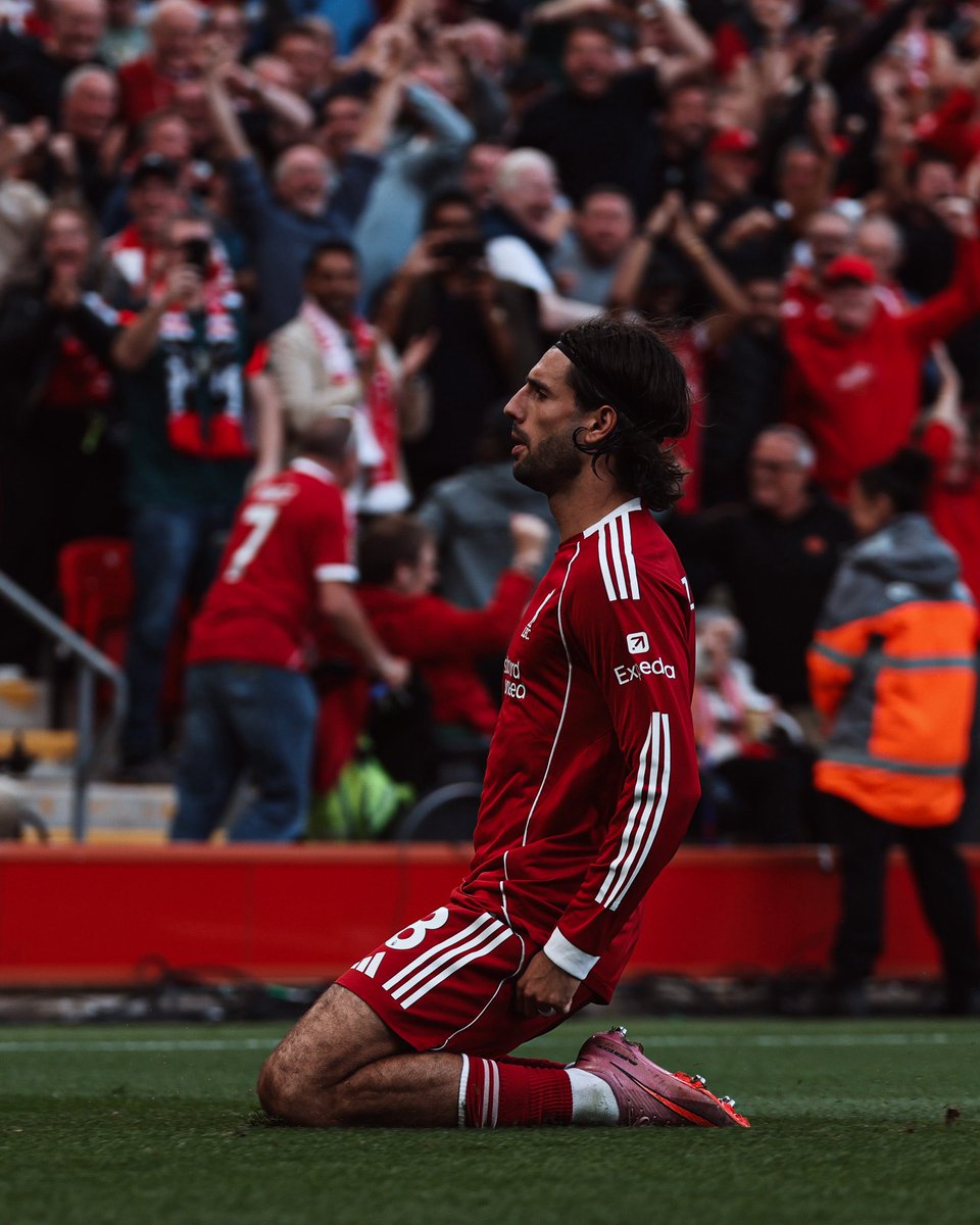 Slotoholic's tweet image. Dom Szoboszlai vs Arsenal:

• 48/52 passes
• 1 chance created
• 80 touches
• 2/2 tackles [1st]
• 5/9 long passes
• 6 clearances
• 5 recoveries
• 1 stunning match-winning goal

What a performance. @LFCData