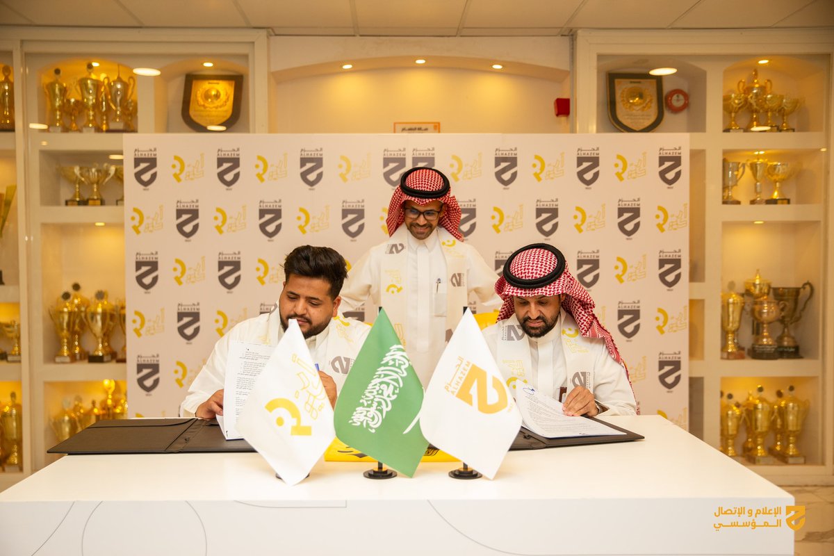 الحزم وآر كيو يطلقان مشروع (حزم كيو) وهو المشروع الأول من نوعه في التسويق والإعلام الرقمي الرياضي على مستوى الكرة السعودية 
والذي يهدف إلى ترويج الإعلانات الابتكارية وجذب الرعايات الذكية داخل وخارج المستطيل الأخضر وتفعيل دور الإعلام التفاعلي ومزجه بالاعلام الجديد لزيادة الشعبية