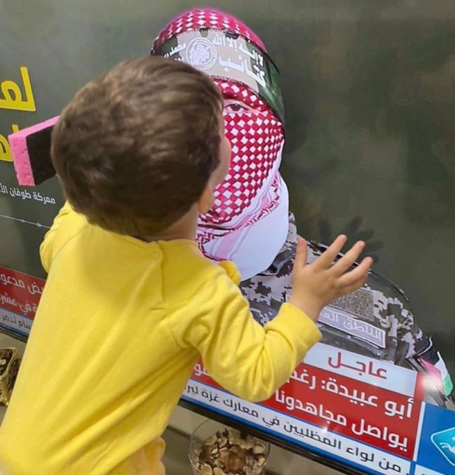 يريدونا أموات أو أن نعيش كذبتهم  !!
#أبوعبيدة 
#فلسطين_قضيتي