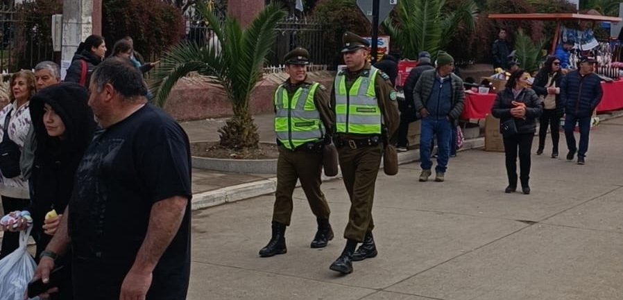 carab_ohiggins's tweet image. @Carab_ohiggins continúa en Santa Rosa de #Pelequén con presencia activa, controlando y fiscalizando, para que la fiesta religiosa se desarrolle con tranquilidad y seguridad para los fieles y quienes asisten a la feria comercial, así como a los residentes del sector
#OrdenyPatria