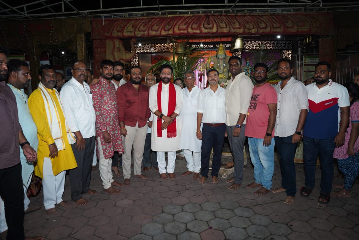 📍మారేడుపల్లి, సికింద్రాబాద్

మారేడుపల్లిలో వినాయకున్ని దర్శించుకున్నాను. ఈ సందర్భంగా విఘ్నాలను తొలగించి విజయపథంలో నడిపించే ఆ విఘ్నేశ్వరుడి కరుణా కటాక్షాలు ప్రతి ఒక్కరిపై ఉండాలని వేడుకున్నాను.