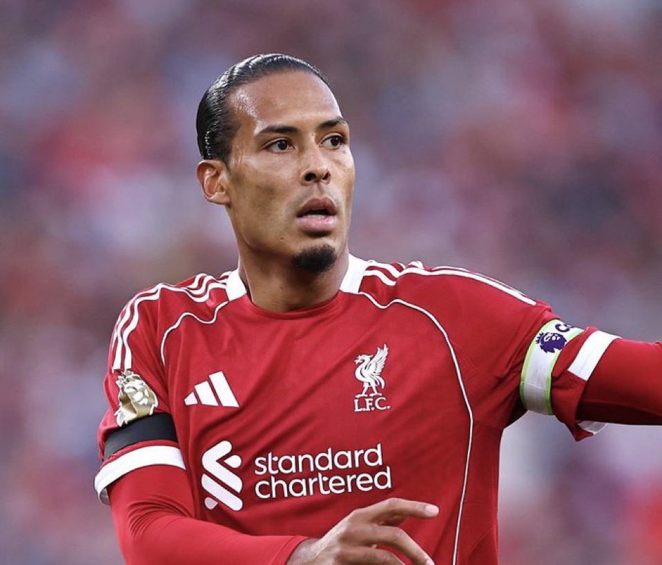 قسم بالله أنه أفضل مدافع بالتاريخ

طبعا الحين بيجيك واحد يقول مالديني ولا نيستا وهو بحياته ماتابع لهم مباراة مباشر بس عشان نقول شوفوا المحنك

ولا يجي واحد يقول راموس أفضل مدافع بالتاريخ وهو أكبر إحصائية عنده أنه اكثر مدافع ينطرد

اقمعوا هذي الآراء
واستمتعوا في زمن فان دايك ❤️