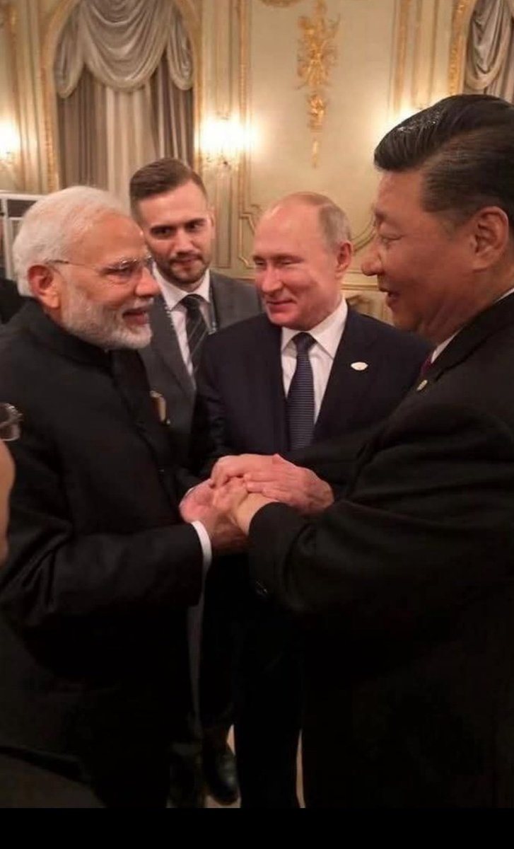 आज नींद नहीं आयेगी ट्रम्प और राहुल को 😅