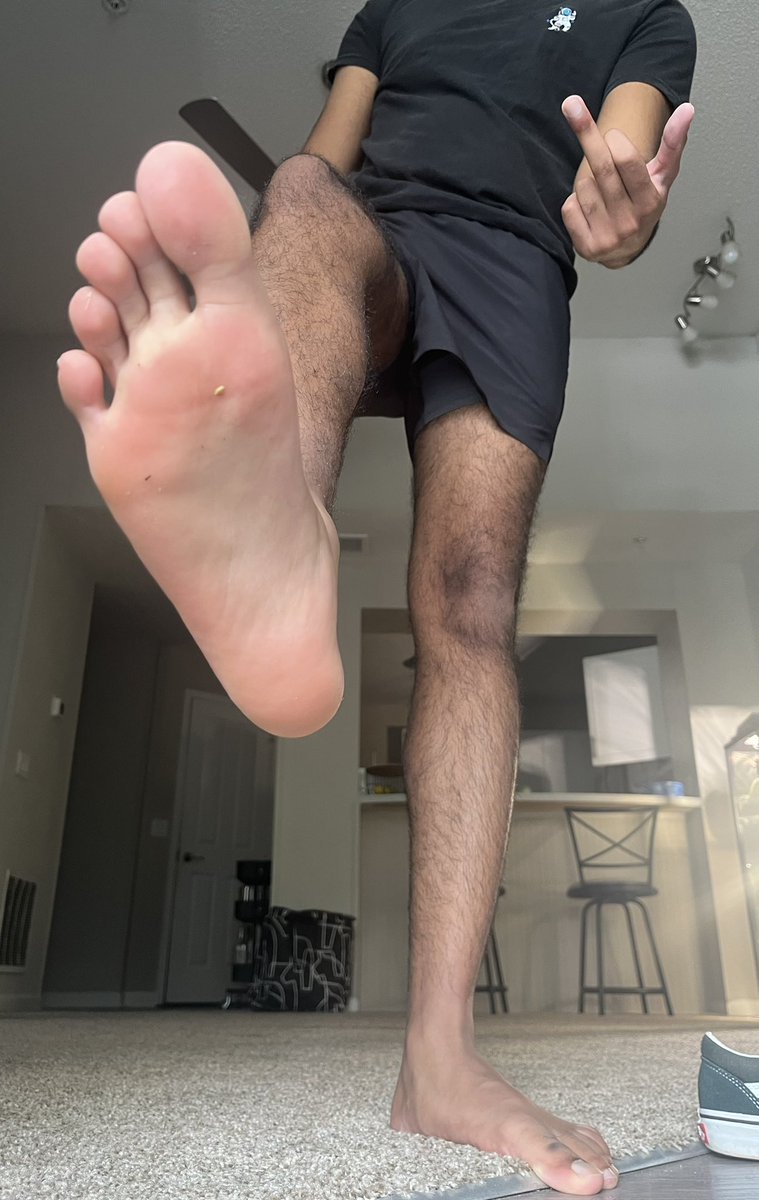 masternicksocks's tweet image. You know you crave me loser. Now lick the specs, suck my toes and hand over my cash😈