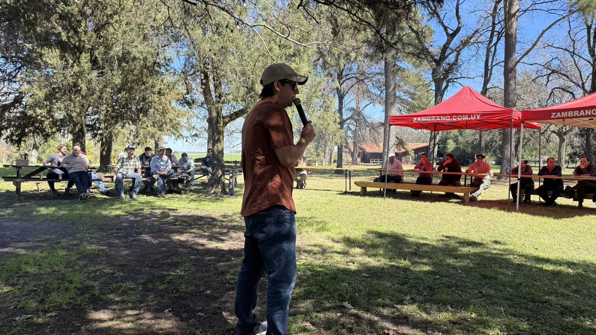 ✨ El pasado viernes vivimos nuestra tradicional reunión de agencias y colaboradores en Estancia En Surco, marcando el inicio de una nueva zafra.

📌 Con entusiasmo, compromiso y un gran equipo humano, reafirmamos lo que nos distingue:
✅ Estamos preparados
✅ Somos Zambrano
✅